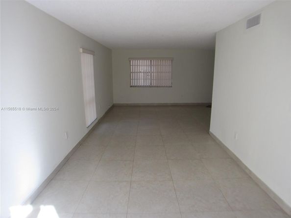 10 SW 108th Ave E8, Sweetwater FL 33174