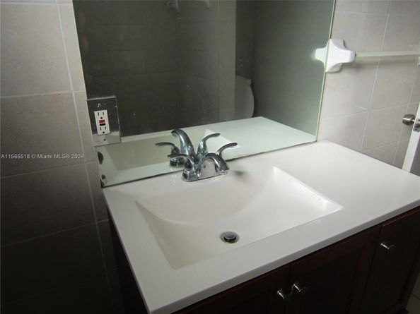 10 SW 108th Ave E8, Sweetwater FL 33174