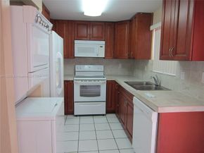 10 SW 108th Ave E8, Sweetwater FL 33174