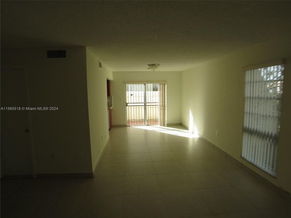 10 SW 108th Ave E8, Sweetwater FL 33174