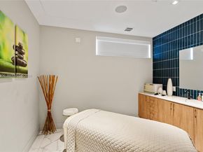 90 SW 3rd St 1205, Miami FL 33130