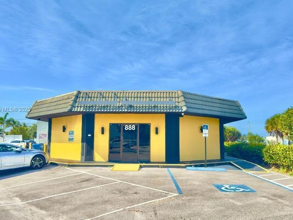 888 E Coast Ave, Lantana FL 33462