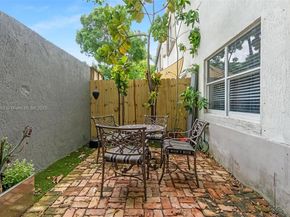 3067 Center St 17, Miami FL 33133