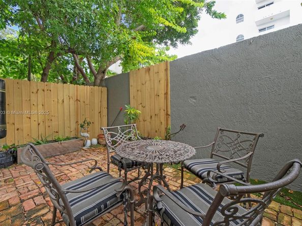 3067 Center St 17, Miami FL 33133