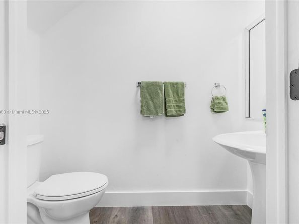 3067 Center St 17, Miami FL 33133