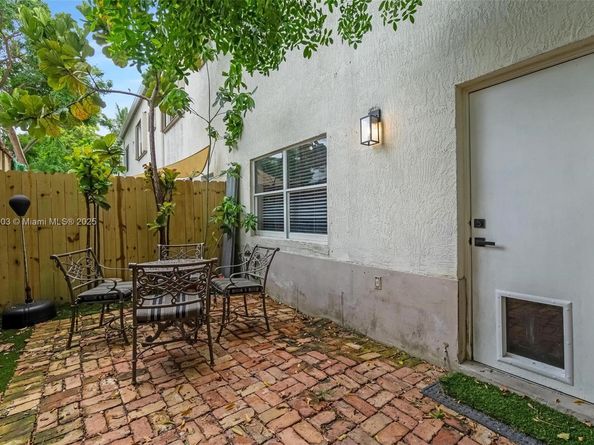 3067 Center St 17, Miami FL 33133