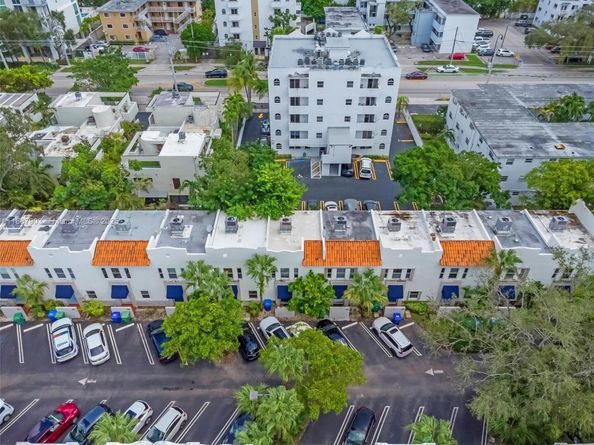 3067 Center St 17, Miami FL 33133