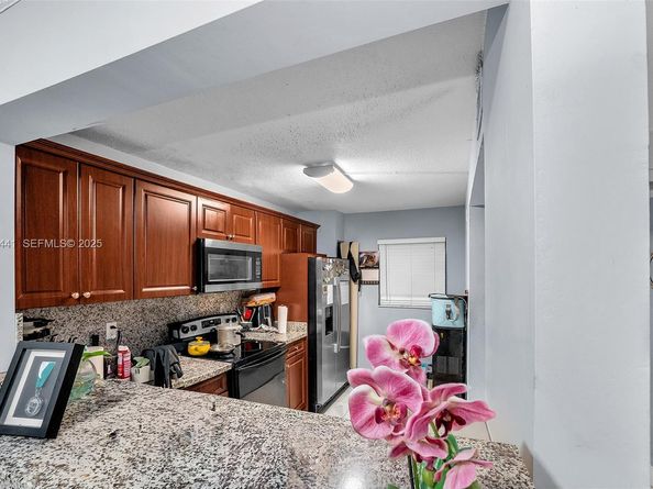 9000 NW 28th Dr 1207, Coral Springs FL 33065