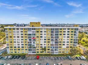 4400 Hillcrest 617B, Hollywood FL 33021