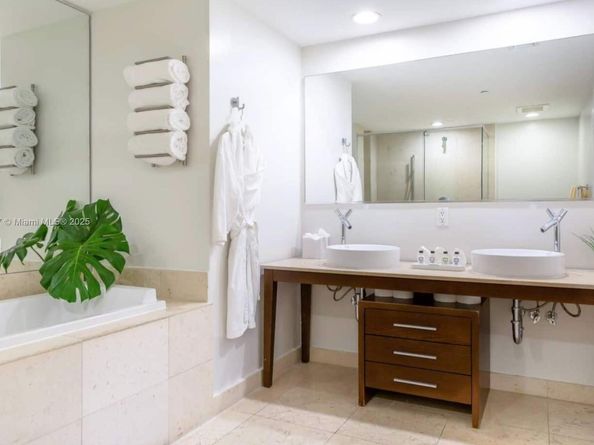 485 Brickell Ave 3410, Miami FL 33131