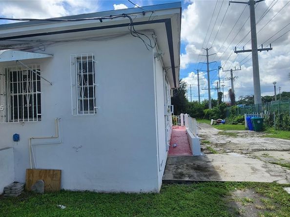 405 NW 64th St, Miami FL 33150