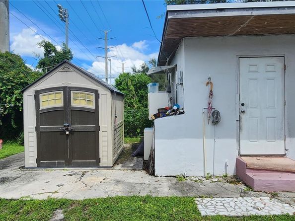 405 NW 64th St, Miami FL 33150