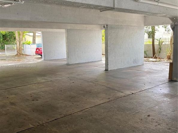 1090 NE 129th St 205, North Miami FL 33161