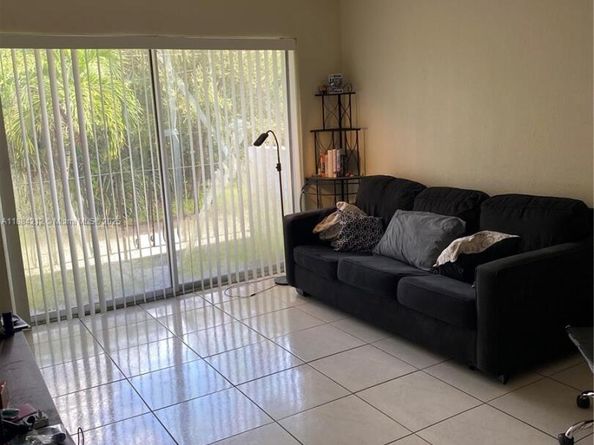 1090 NE 129th St 205, North Miami FL 33161