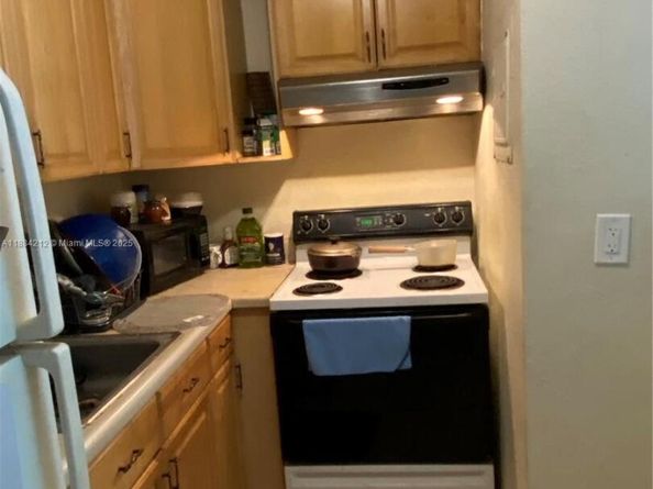 1090 NE 129th St 205, North Miami FL 33161