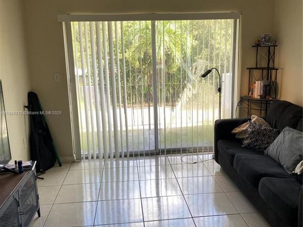 1090 NE 129th St 205, North Miami FL 33161