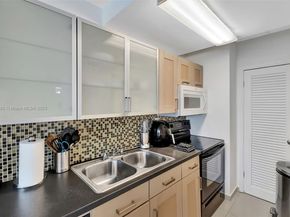 100 Lincoln Rd 417, Miami Beach FL 33139