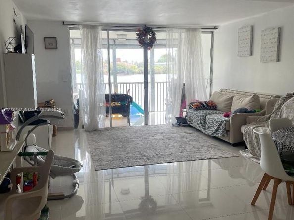 1670 NE 191st St 2133, Miami FL 33179