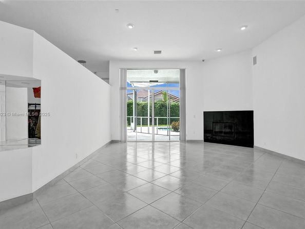 12434 NW 19th Pl, Coral Springs FL 33071