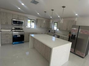 2041 NW 190th TERRACE, Miami Gardens FL 33056