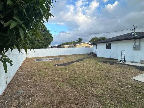 2041 NW 190th TERRACE, Miami Gardens FL 33056