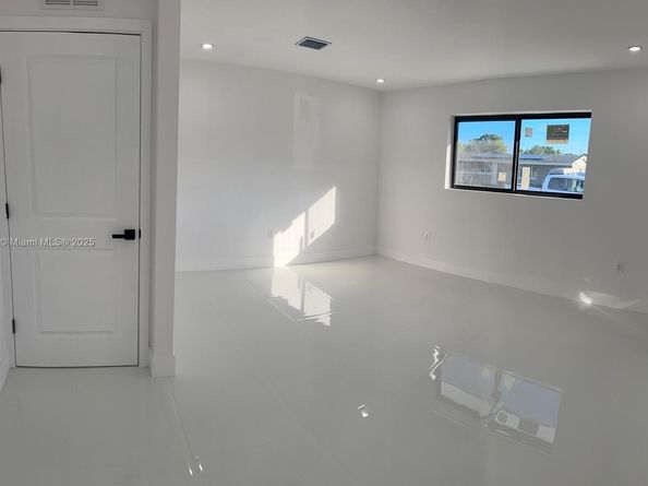 2041 NW 190th TERRACE, Miami Gardens FL 33056