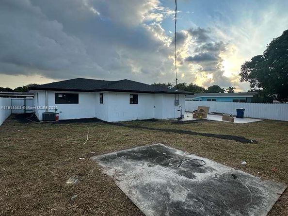 2041 NW 190th TERRACE, Miami Gardens FL 33056