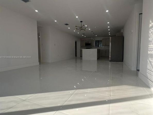 2041 NW 190th TERRACE, Miami Gardens FL 33056