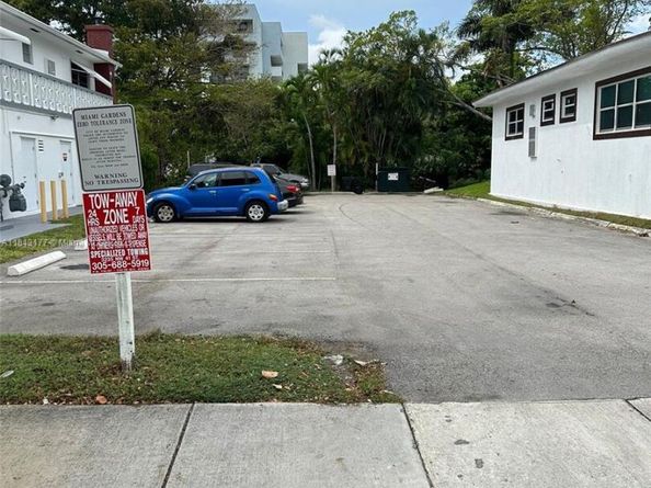 100 NW 204th St 3, Miami Gardens FL 33169