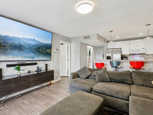 2117 E Bond Dr 1, West Palm Beach FL 33415