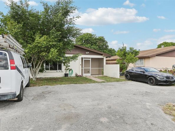 2117 E Bond Dr 1, West Palm Beach FL 33415