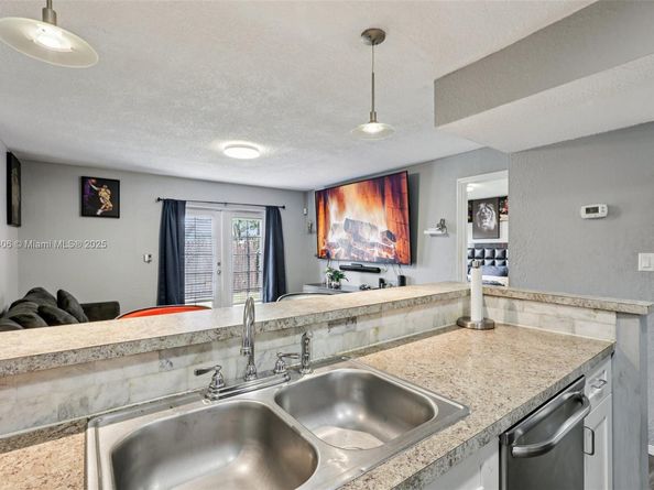 2117 E Bond Dr 1, West Palm Beach FL 33415