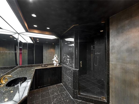 300 S Pointe Dr TH 3103, Miami Beach FL 33139