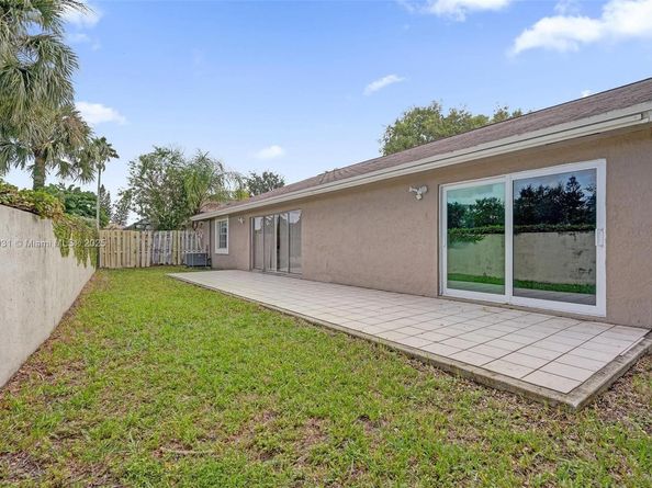3833 NW 107th Way, Sunrise FL 33351