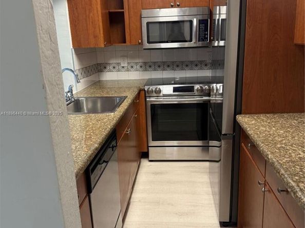 7403 SW 82nd St 109N, Miami FL 33143