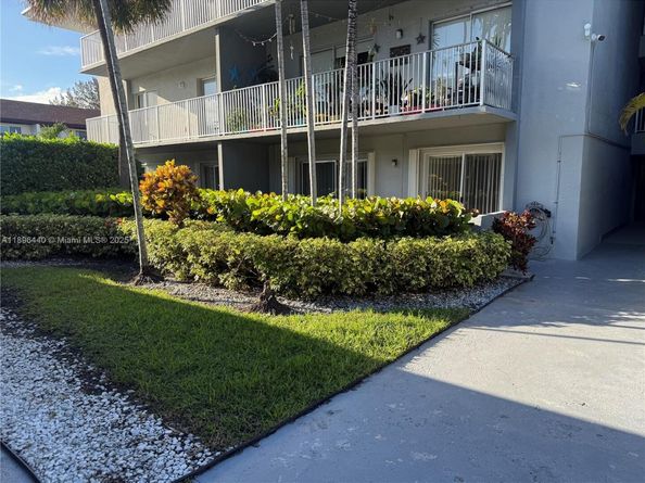 7403 SW 82nd St 109N, Miami FL 33143