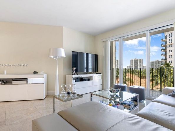 19900 E Country Club Dr 816, Aventura FL 33180