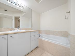 19900 E Country Club Dr 816, Aventura FL 33180