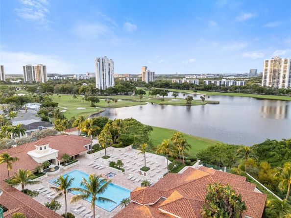 19900 E Country Club Dr 816, Aventura FL 33180