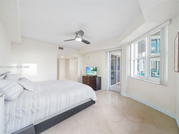 19900 E Country Club Dr 816, Aventura FL 33180