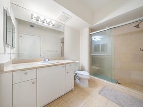 19900 E Country Club Dr 816, Aventura FL 33180