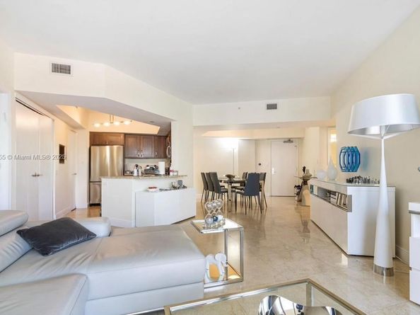 19900 E Country Club Dr 816, Aventura FL 33180