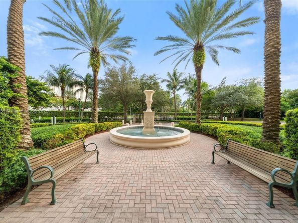 19900 E Country Club Dr 816, Aventura FL 33180