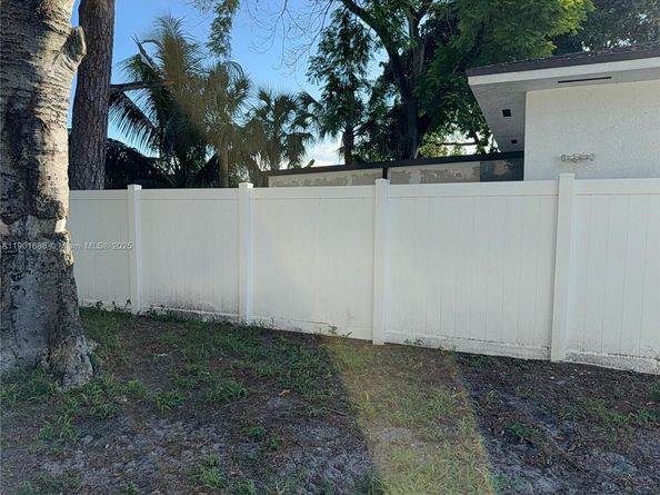 2051 NW 152nd Ter, Miami Gardens FL 33054