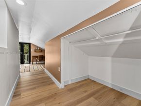 3951 Park Dr, Miami FL 33133