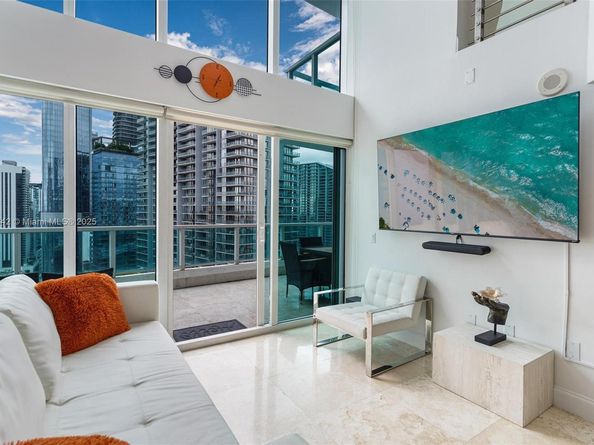 41 SE 5th St 2008, Miami FL 33131