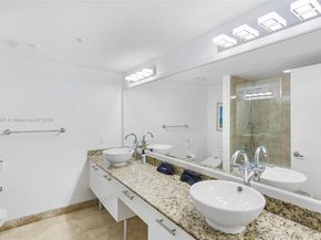 41 SE 5th St 2008, Miami FL 33131