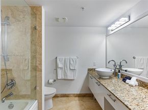 41 SE 5th St 2008, Miami FL 33131