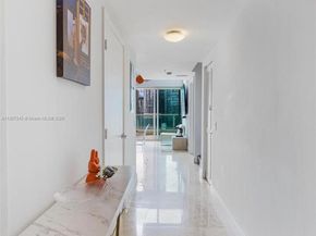 41 SE 5th St 2008, Miami FL 33131