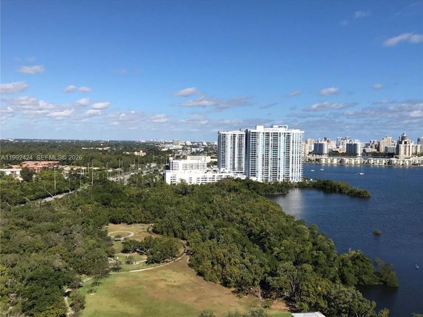 16385 Biscayne Blvd 2206, North Miami Beach FL 33160